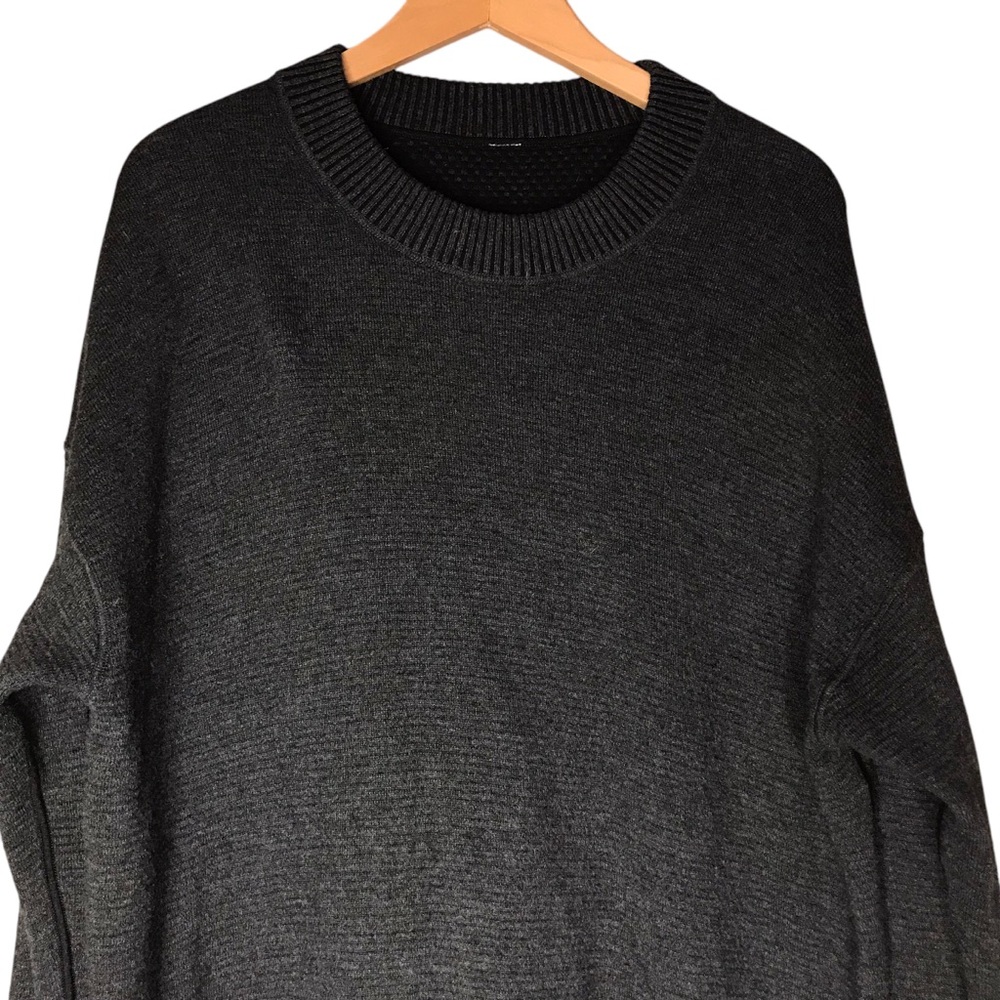 Women’s 12 Lululemon Reversible DoubleKnit Crew Neck Sweater Graphite - Picture 4 of 15
